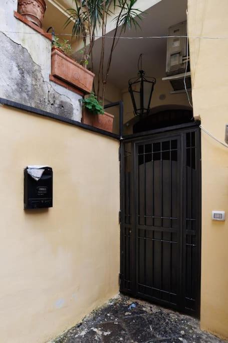 The San Gregorio Armeno Apartment By HouseinНаполи Екстериор снимка